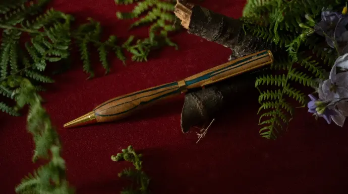 Stylo en bois + résine