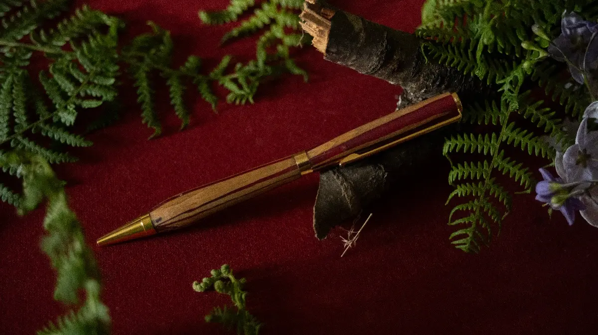 Stylo en bois + résine