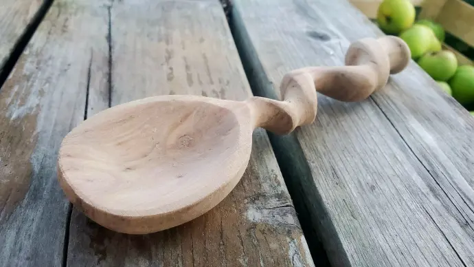 Cuillère en bois sculpté